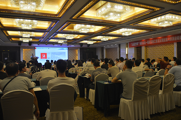 岳的大肥臀让我进