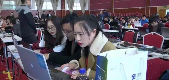 岳的大肥臀让我进