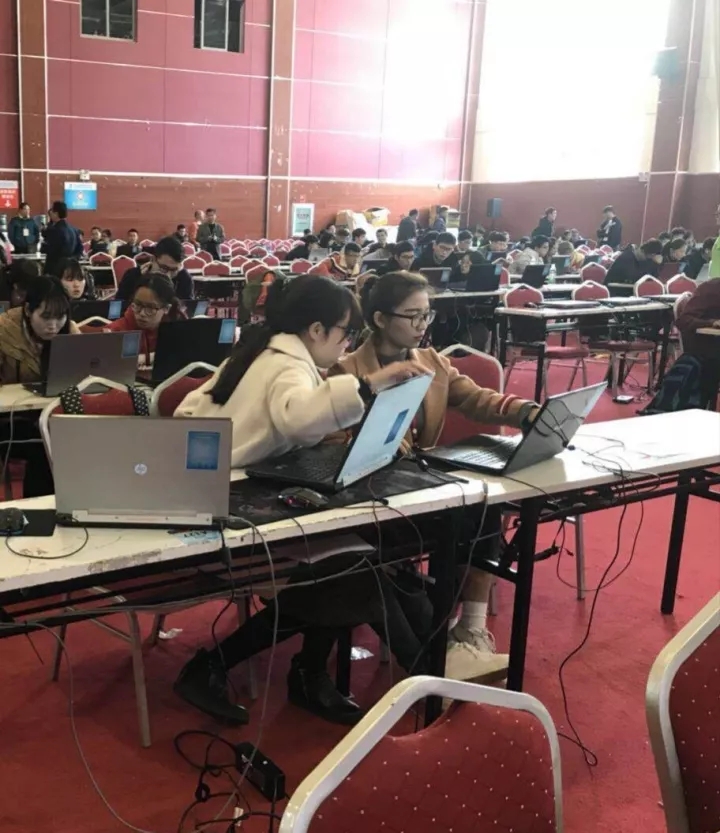 岳的大肥臀让我进