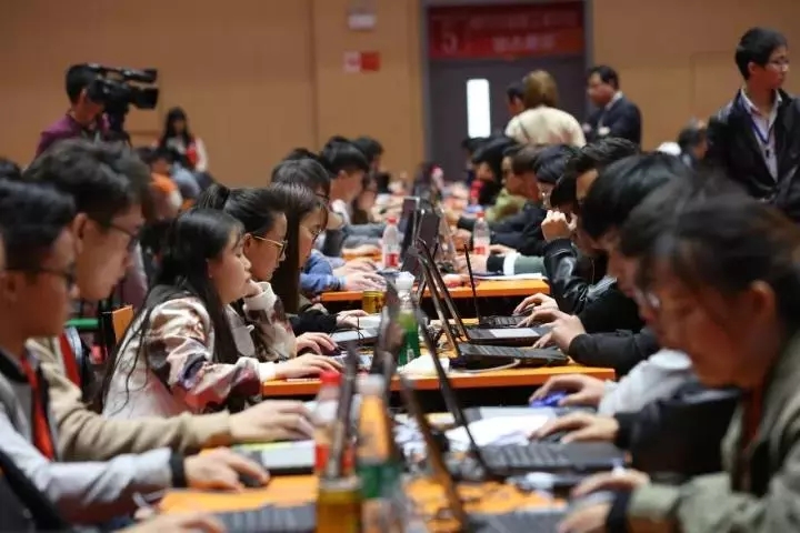 岳的大肥臀让我进