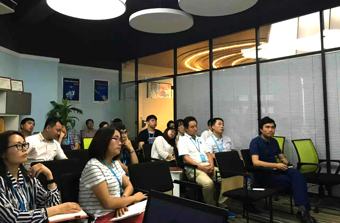 岳的大肥臀让我进