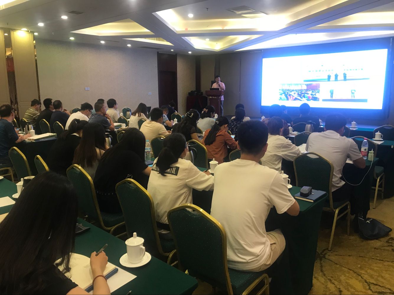 岳的大肥臀让我进