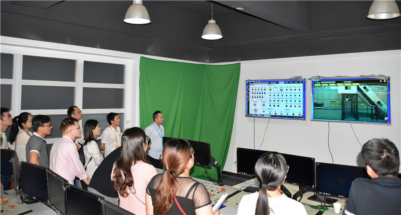 岳的大肥臀让我进