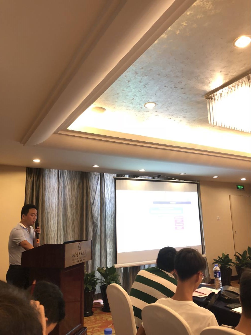 岳的大肥臀让我进