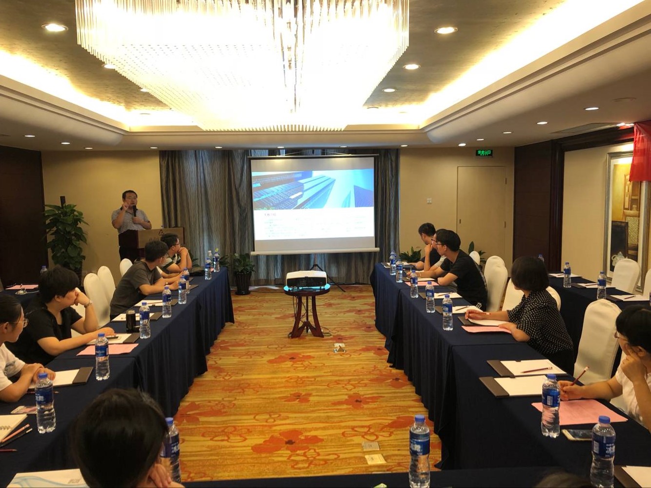 岳的大肥臀让我进