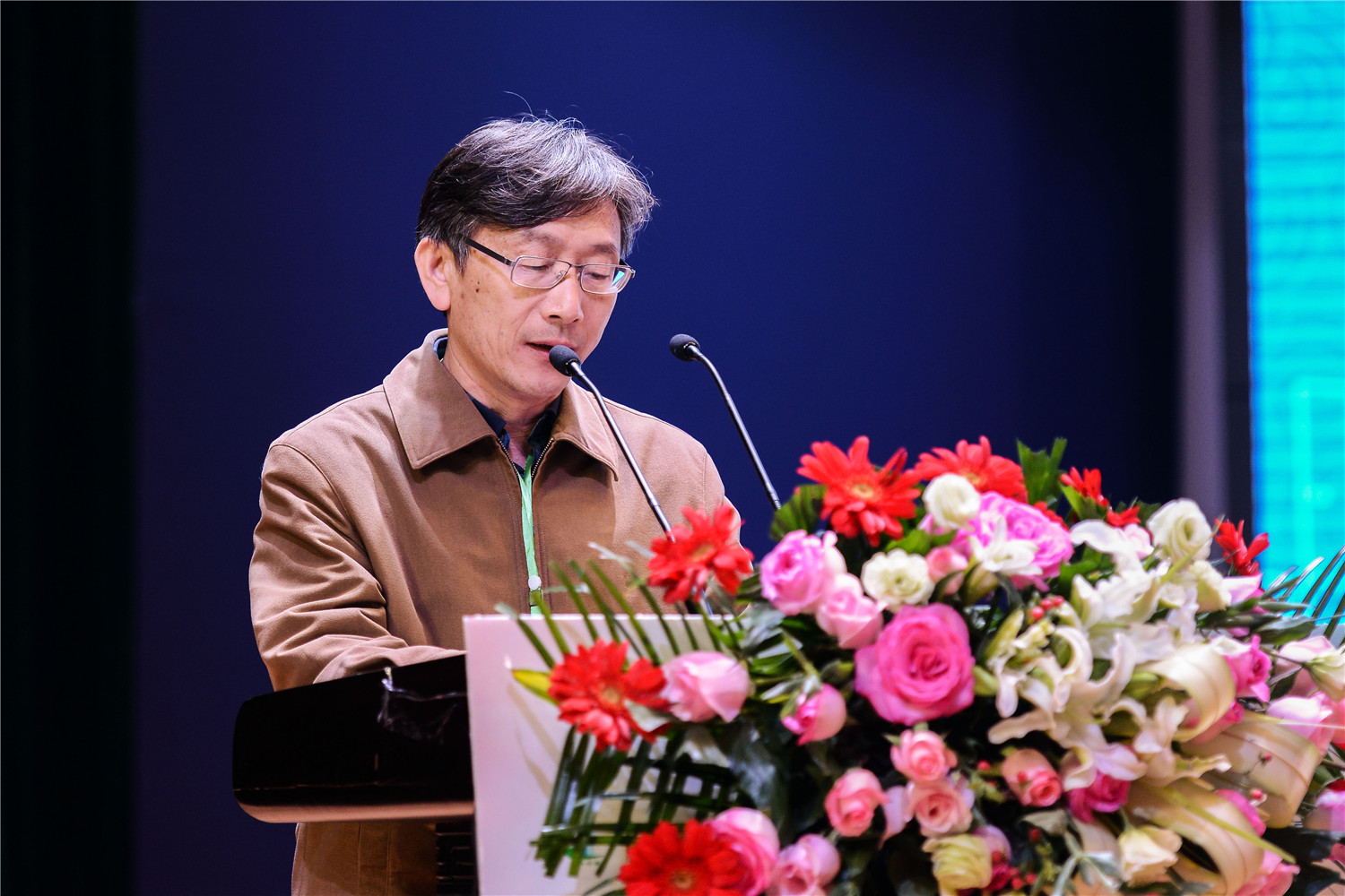 岳的大肥臀让我进