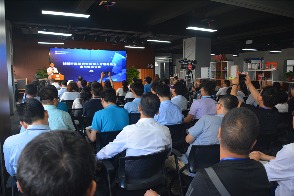 岳的大肥臀让我进