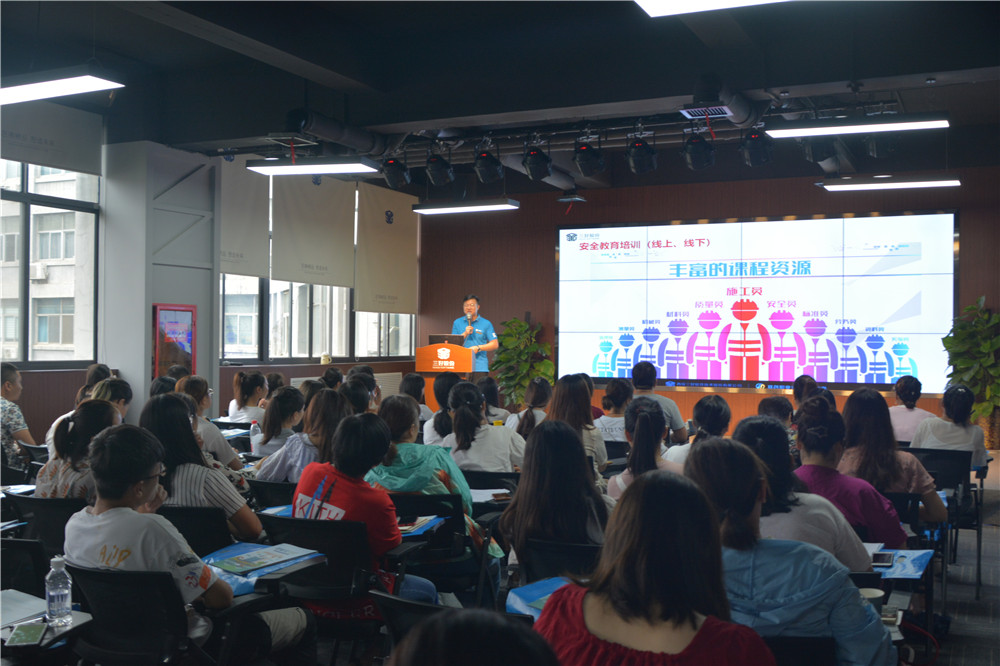 岳的大肥臀让我进