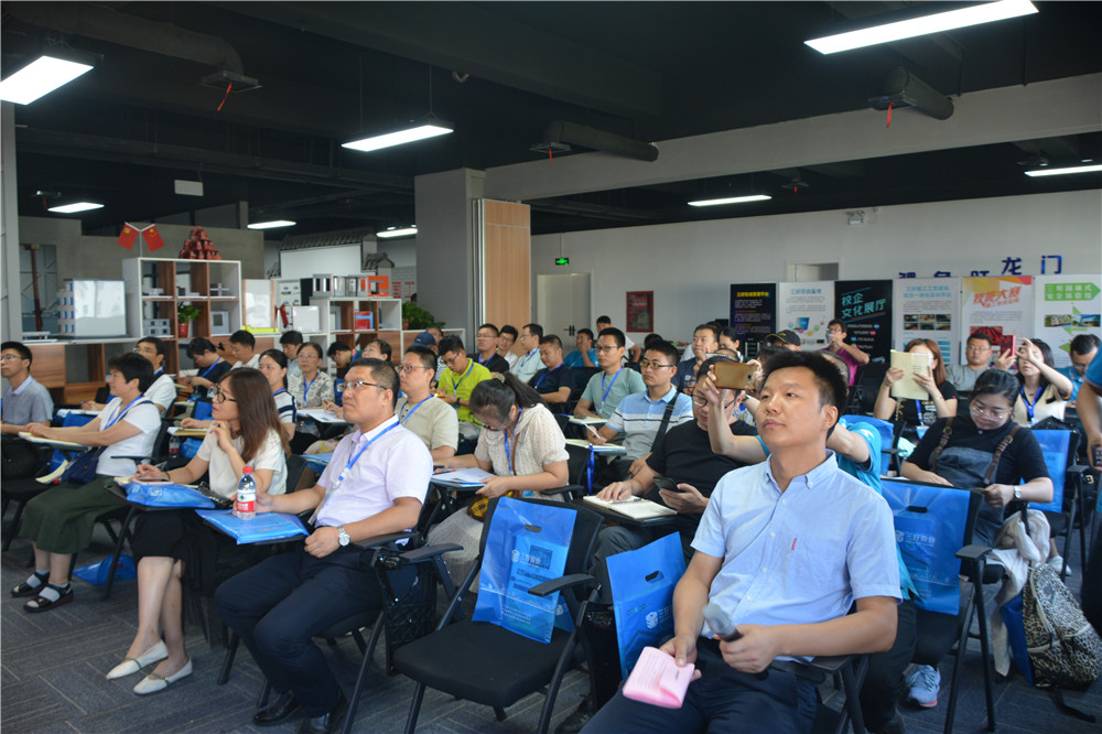 岳的大肥臀让我进