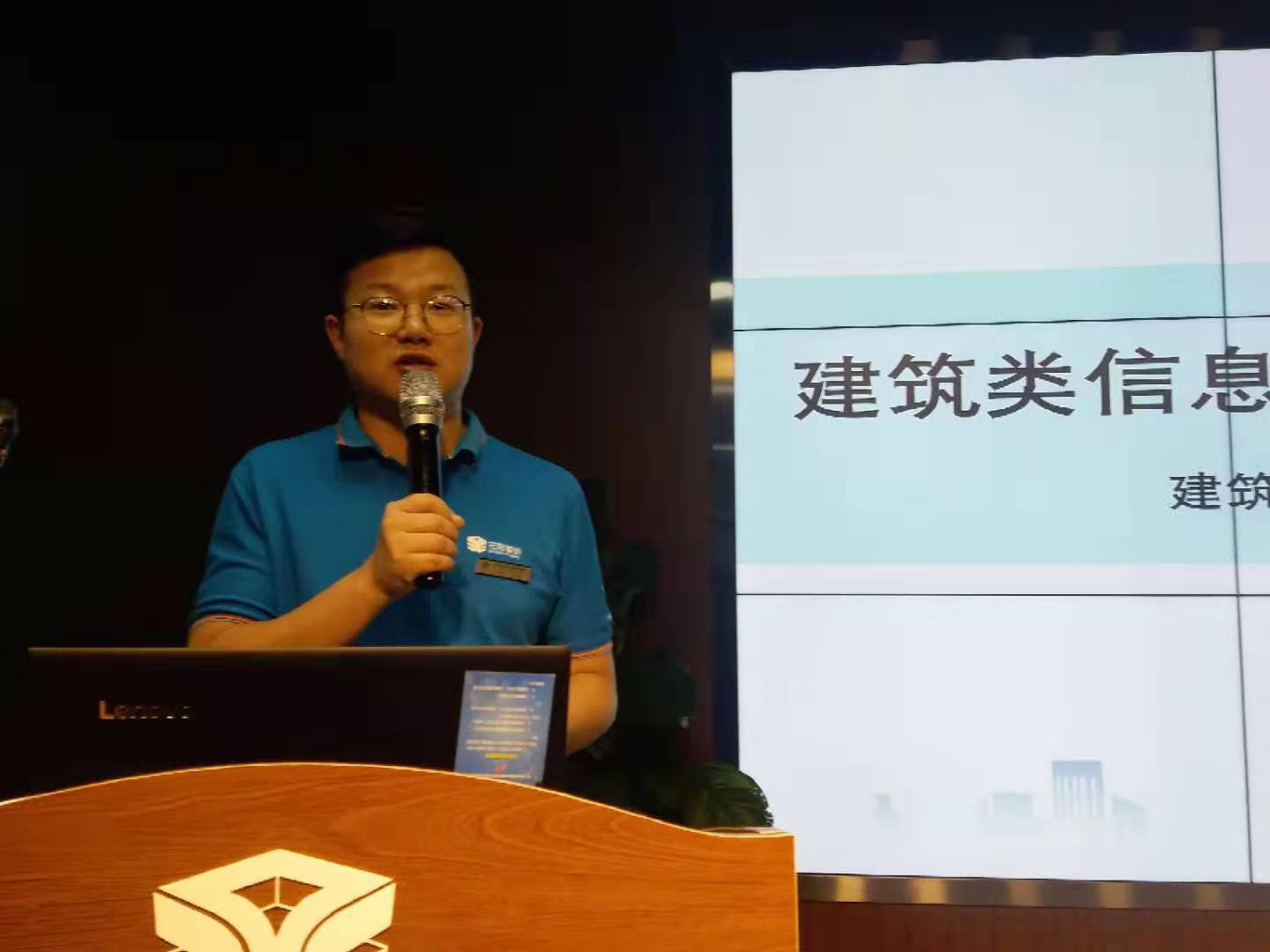 岳的大肥臀让我进