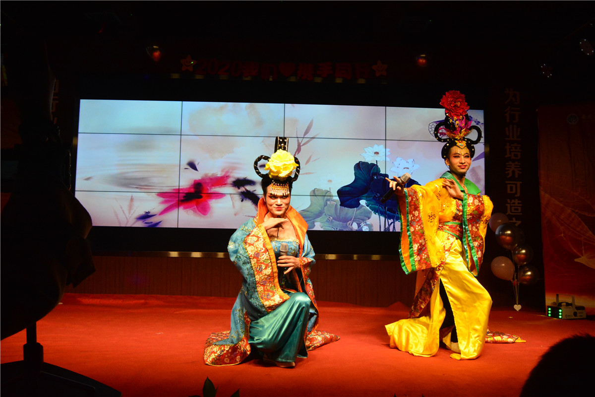 岳的大肥臀让我进